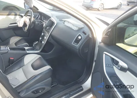 2017 Volvo Xc60 T5 Dynamic z USA, uszkodzony, nr VIN YV440MDR1H2120565